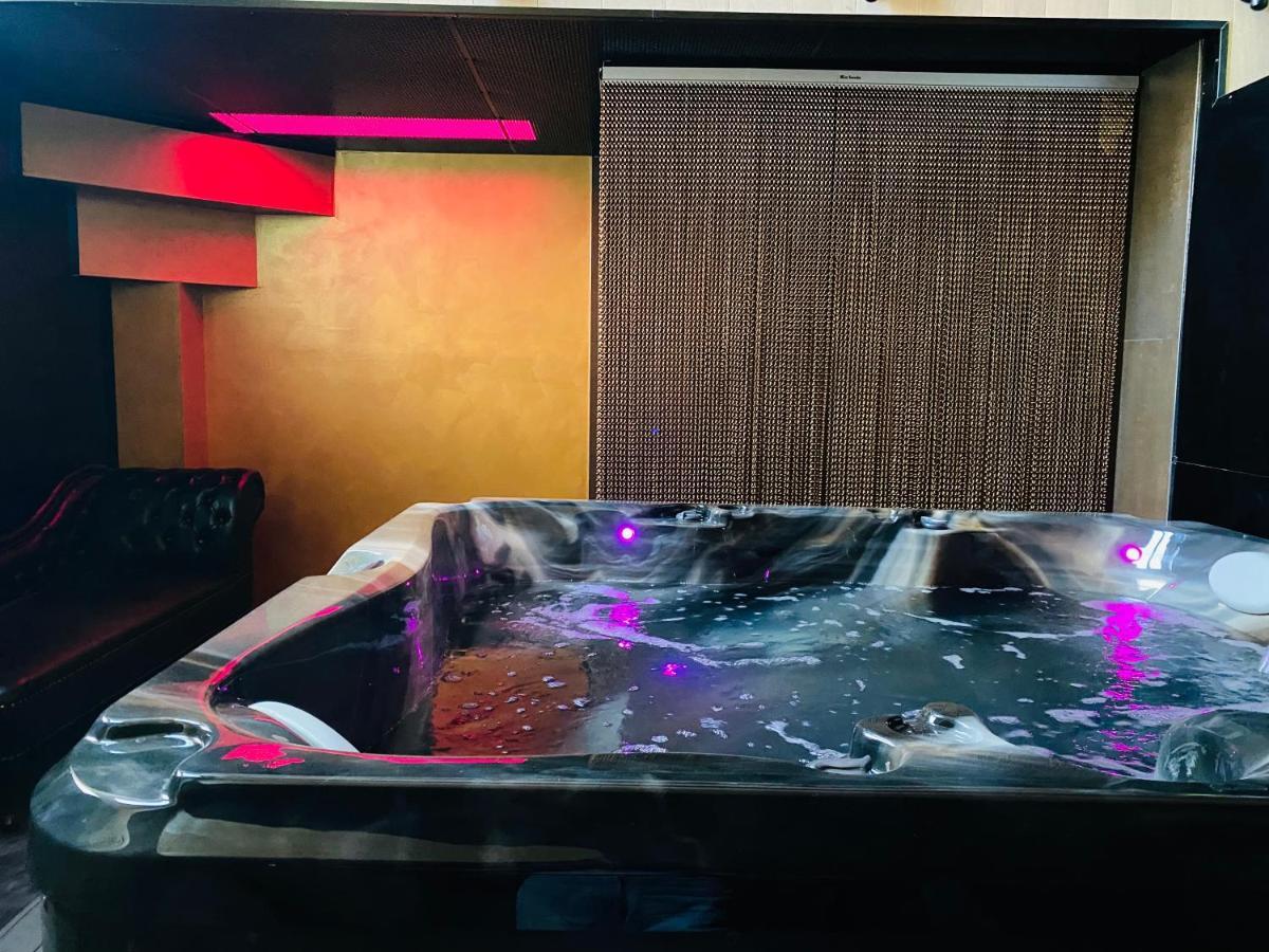 Mieuxqualhotel Jacuzzi Privatif Love Room Bordeaux Exterior foto
